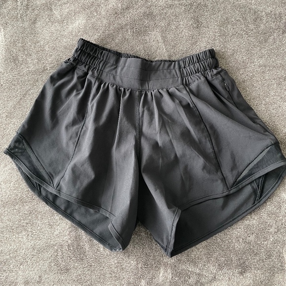 Lululemon Hotty Hot Shorts 4" - Picture 1 of 3